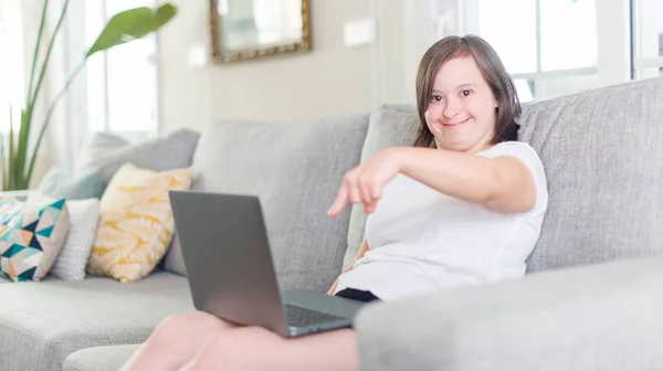 Syndrome Woman Home Using Computer Laptop Very Happy Pointing Hand — Stock Photo, Image