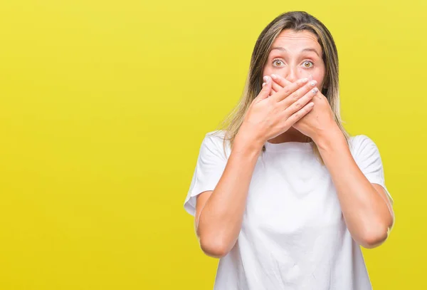 Young Beautiful Woman Isolated Background Shocked Covering Mouth Hands Mistake — Stock Photo, Image
