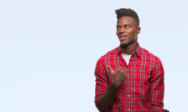 Junger Afrikanisch Amerikanischer Mann Über Isoliertem Hintergrund Lächelt Mit Glücklichem — Stockfoto