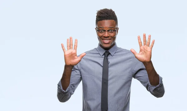 Молодий Афроамериканець Ділової Людини Над Ізольованих Фон Показ Вказуючи Пальцями — стокове фото