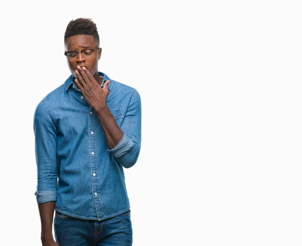 Genç Afro Amerikan Adam Izole Arka Plan Üzerinde Ile Ağız — Stok fotoğraf