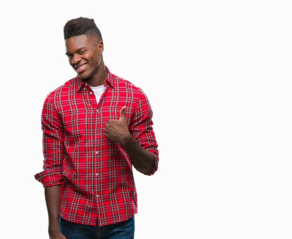 Молодой Африканский Американец Изолированном Фоне Делает Счастливый Жест Вверх Рукой — стоковое фото