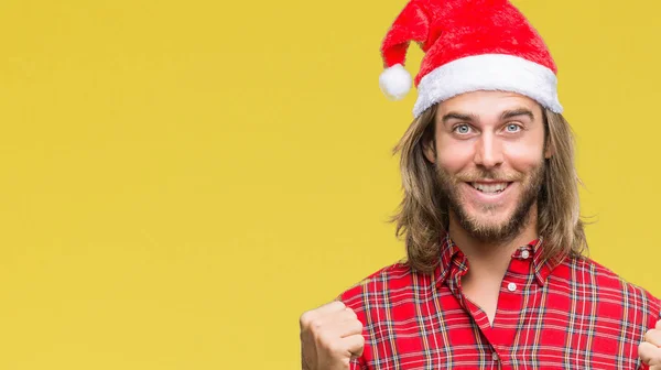 Mladý Pohledný Muž Dlouhými Vlasy Nosí Santa Claus Klobouk Nad — Stock fotografie