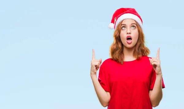 Young Beautiful Woman Isolated Background Wearing Christmas Hat Amazed Surprised — Stock Photo, Image