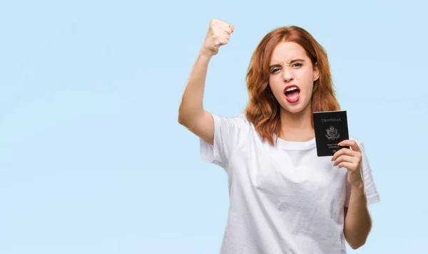 Jovem Bela Mulher Segurando Passaporte Estados Unidos América Sobre Fundo — Fotografia de Stock