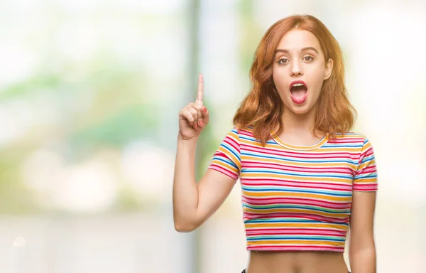 Jovem Mulher Bonita Sobre Fundo Isolado Apontando Dedo Para Cima — Fotografia de Stock