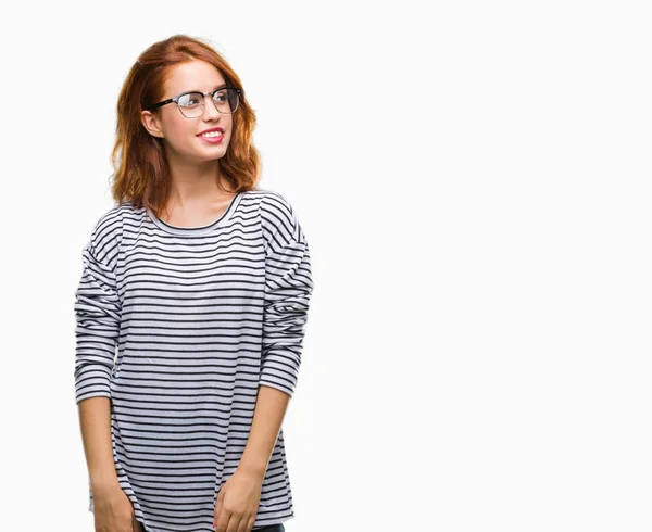 Ung Vacker Kvinna Över Isolerade Bakgrund Bär Glasögon Tittar Bort — Stockfoto