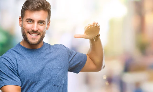 Joven Hombre Guapo Sobre Fondo Aislado Gesto Con Las Manos —  Fotos de Stock