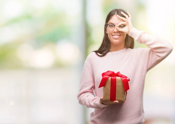 Young Hispanic Woman Holding Gift Happy Face Smiling Doing Sign — Stock Photo, Image