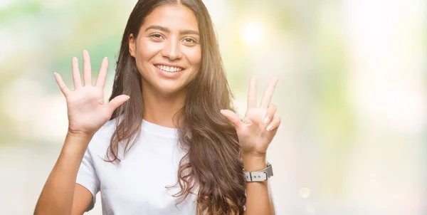 年轻美丽的阿拉伯妇女在孤立的背景显示和指向手指数八 而微笑着自信和快乐 — 图库照片