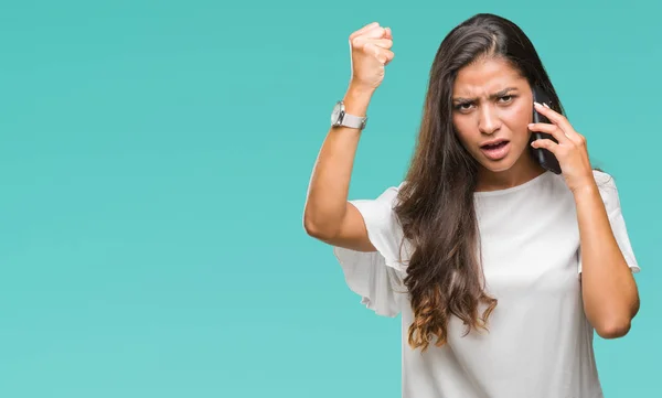 Ung Vacker Arabisk Kvinna Talar Telefonen Över Isolerade Bakgrund Irriterad — Stockfoto