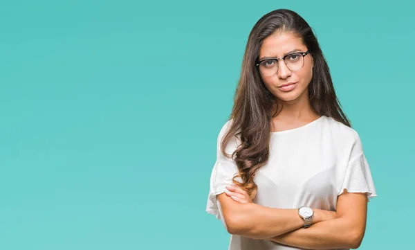 Joven Mujer Árabe Hermosa Con Gafas Sobre Fondo Aislado Escéptico —  Fotos de Stock