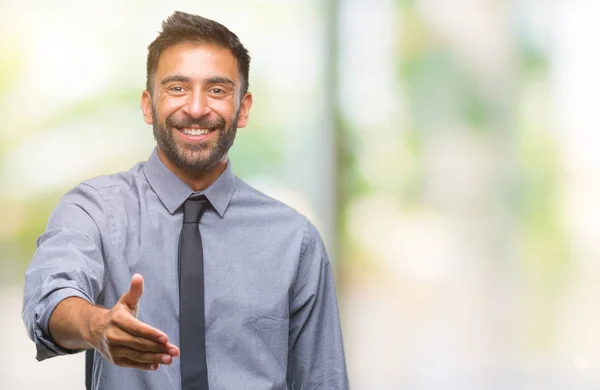 Homem Negócios Hispânico Adulto Sobre Fundo Isolado Sorrindo Amigável Oferecendo — Fotografia de Stock