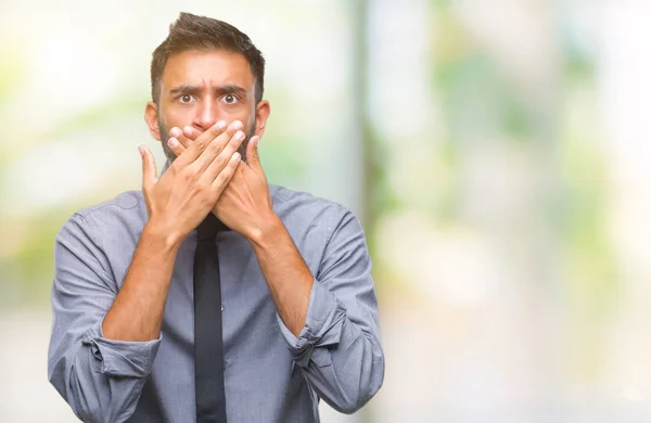 Uomo Affari Ispanico Adulto Sfondo Isolato Scioccato Copertura Bocca Con — Foto Stock