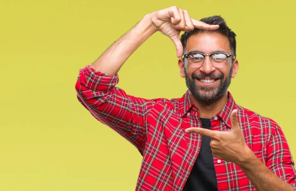 Hombre Hispano Adulto Con Gafas Sobre Fondo Aislado Sonriendo Haciendo — Foto de Stock