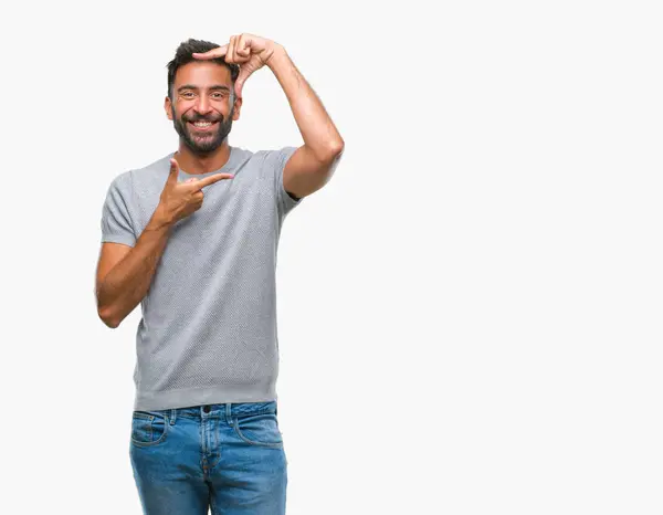 Hispánský Muže Izolované Pozadí Provedení Rámu Rukama Prsty Šťastné Tváře — Stock fotografie