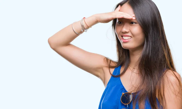 Joven Mujer Asiática Sobre Fondo Aislado Muy Feliz Sonriente Mirando —  Fotos de Stock