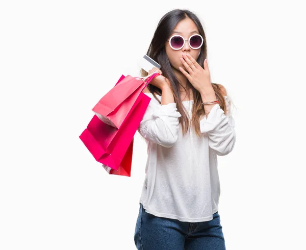 Joven Mujer Asiática Sosteniendo Bolsas Compras Las Ventas Sobre Fondo —  Fotos de Stock