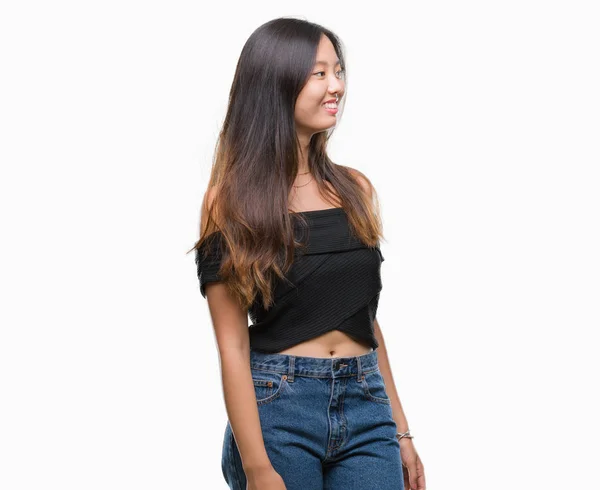 Jeune Femme Asiatique Sur Fond Isolé Regardant Côté Avec Sourire — Photo