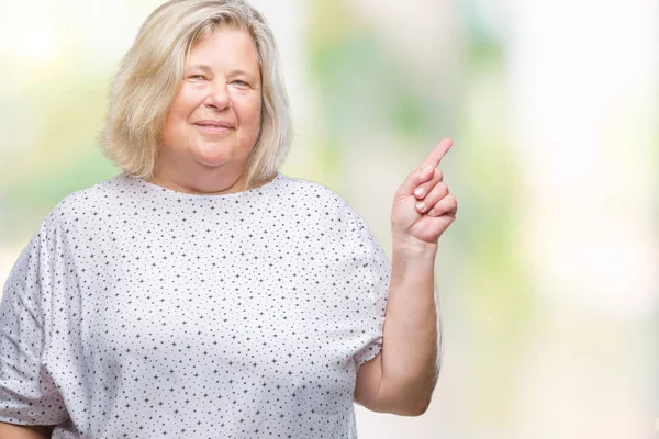 Senior Size Kaukasische Frau Über Isoliertem Hintergrund Mit Einem Breiten — Stockfoto