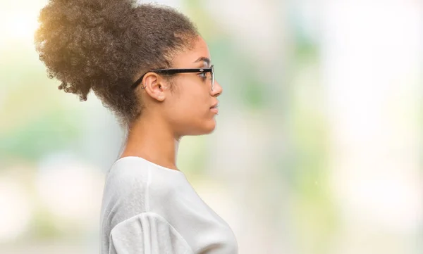 Young Afro American Woman Wearing Glasses Isolated Background Looking Side — Stock Photo, Image