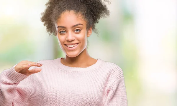 Jonge Afro Amerikaanse Vrouw Winter Trui Dragen Geïsoleerd Achtergrond Gebaren — Stockfoto