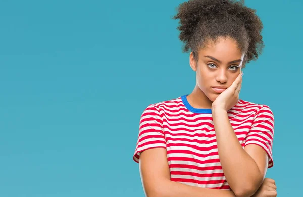 Mujer Afroamericana Joven Sobre Fondo Aislado Pensando Que Parece Cansado — Foto de Stock