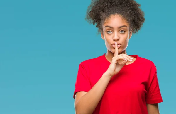 Young Afro American Woman Isolated Background Asking Quiet Finger Lips — Stock Photo, Image