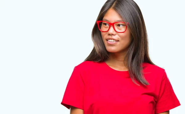 Mujer Asiática Joven Con Gafas Sobre Fondo Aislado Mirando Hacia —  Fotos de Stock