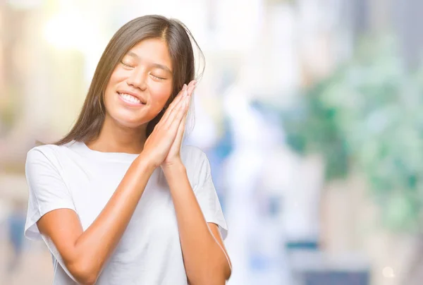 Jonge Aziatische Vrouw Geïsoleerde Achtergrond Slapen Moe Dromen Poseren Met — Stockfoto