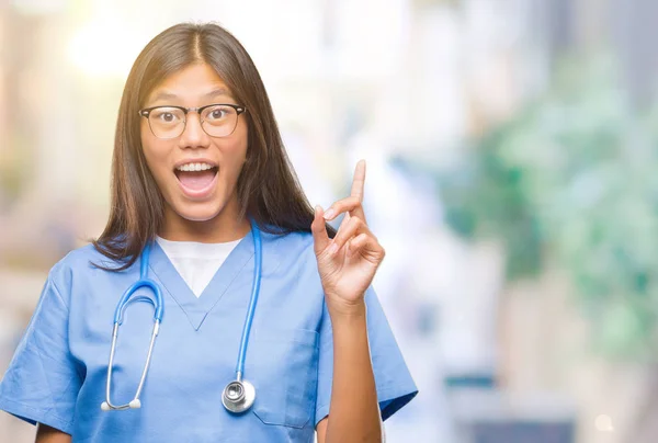 Joven Asiática Médico Mujer Sobre Aislado Fondo Apuntando Dedo Hacia — Foto de Stock