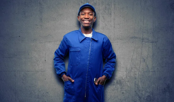 Afrikai Fekete Vízvezeték Szerelő Ember Boldog Val Egy Nagy Természetes — Stock Fotó