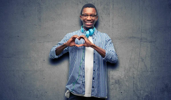 Africano Homem Negro Estudante Com Smartphone Feliz Mostrando Amor Com — Fotografia de Stock