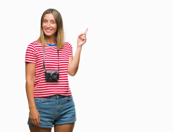 Joven Hermosa Mujer Tomando Fotos Utilizando Cámara Fotos Vintage Sobre —  Fotos de Stock