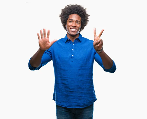 非裔美国男子在孤立的背景显示和指向手指数七 而微笑着自信和快乐 — 图库照片