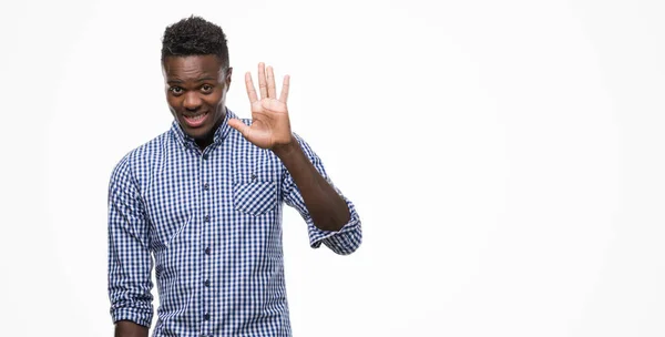 Jonge Afro Amerikaanse Man Blauw Shirt Tonen Met Vingers Omhoog — Stockfoto