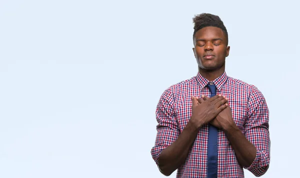 Joven Hombre Negocios Afroamericano Sobre Fondo Aislado Sonriendo Con Las —  Fotos de Stock