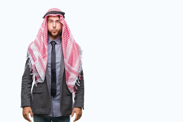 Szép Arab Fiatalember Visel Keffiyeh Elszigetelt Háttér Fúlt Pofa Vicces — Stock Fotó