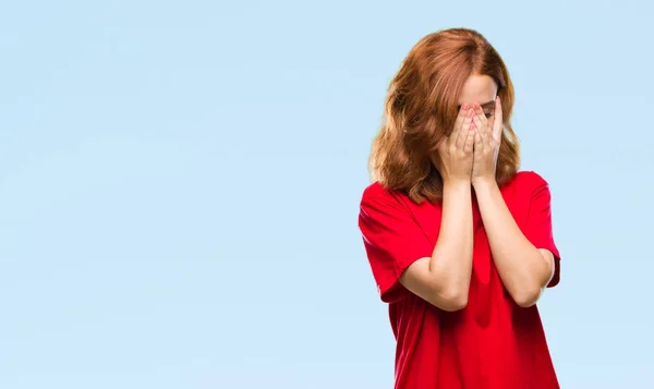 Jeune Belle Femme Sur Fond Isolé Avec Expression Triste Couvrant — Photo