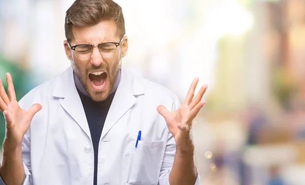 Jovem Homem Bonito Vestindo Médico Casaco Scientis Sobre Fundo Isolado — Fotografia de Stock