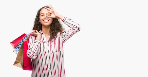 Mujer Hispana Joven Sosteniendo Bolsas Compras Con Cara Feliz Sonriendo —  Fotos de Stock