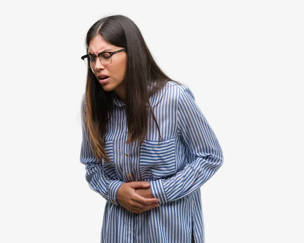 Genç güzel İspanyol iş kadını elle mide çünkü hazımsızlık, ağrılı hastalık hasta hissediyor. Ağrısı kavramı.