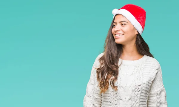 Giovane Donna Araba Indossa Cappello Natale Sfondo Isolato Guardando Altra — Foto Stock