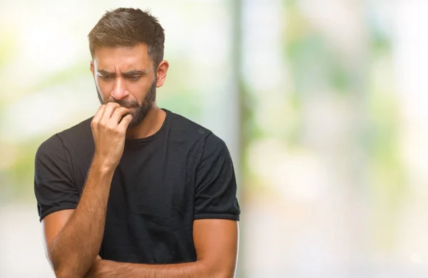 Hombre Hispano Adulto Sobre Fondo Aislado Buscando Estresado Nervioso Con —  Fotos de Stock