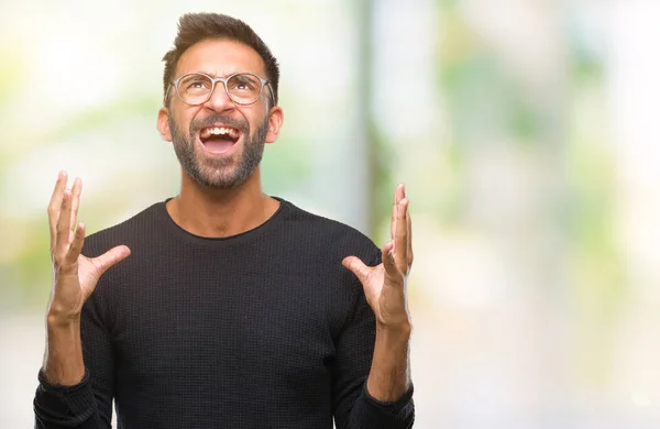 Hispánský Muže Nosit Brýle Nad Izolované Pozadí Blázen Mad Křičet — Stock fotografie