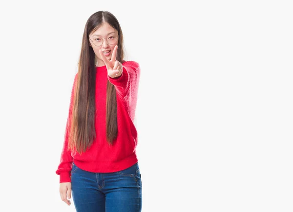 Jovem Chinesa Sobre Fundo Isolado Usando Óculos Sorrindo Olhando Para — Fotografia de Stock