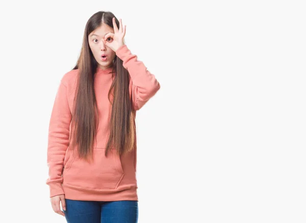 Молода Китайська Жінка Над Ізольованих Фон Носіння Sweathshirt Спорту Роблячи — стокове фото