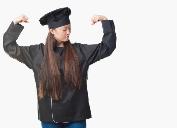 Mulher Chinesa Jovem Sobre Fundo Isolado Vestindo Uniforme Chef Mostrando — Fotografia de Stock