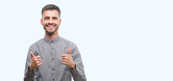 Jonge Hipster Man Succes Teken Doen Positief Gebaar Met Hand — Stockfoto