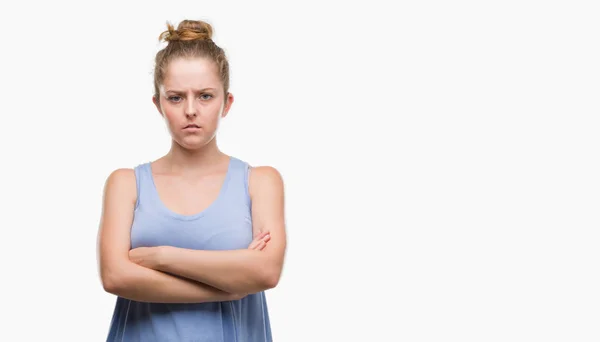 Giovane Donna Bionda Scettica Nervosa Espressione Disapprovazione Sul Viso Con — Foto Stock